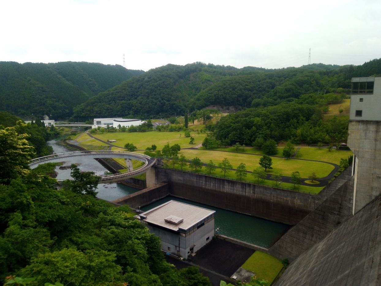 スプリングひよし キャンプフィールド 雄大な日吉ダムを望む、初心者にもやさしい高規格なキャンプ場 依存症注意報。