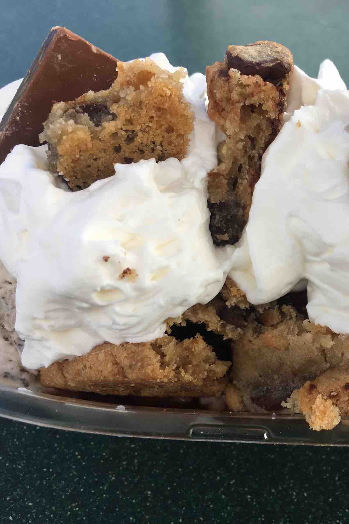 10 Best Ice Cream Sundaes That Everyone Will Love IzzyCooking