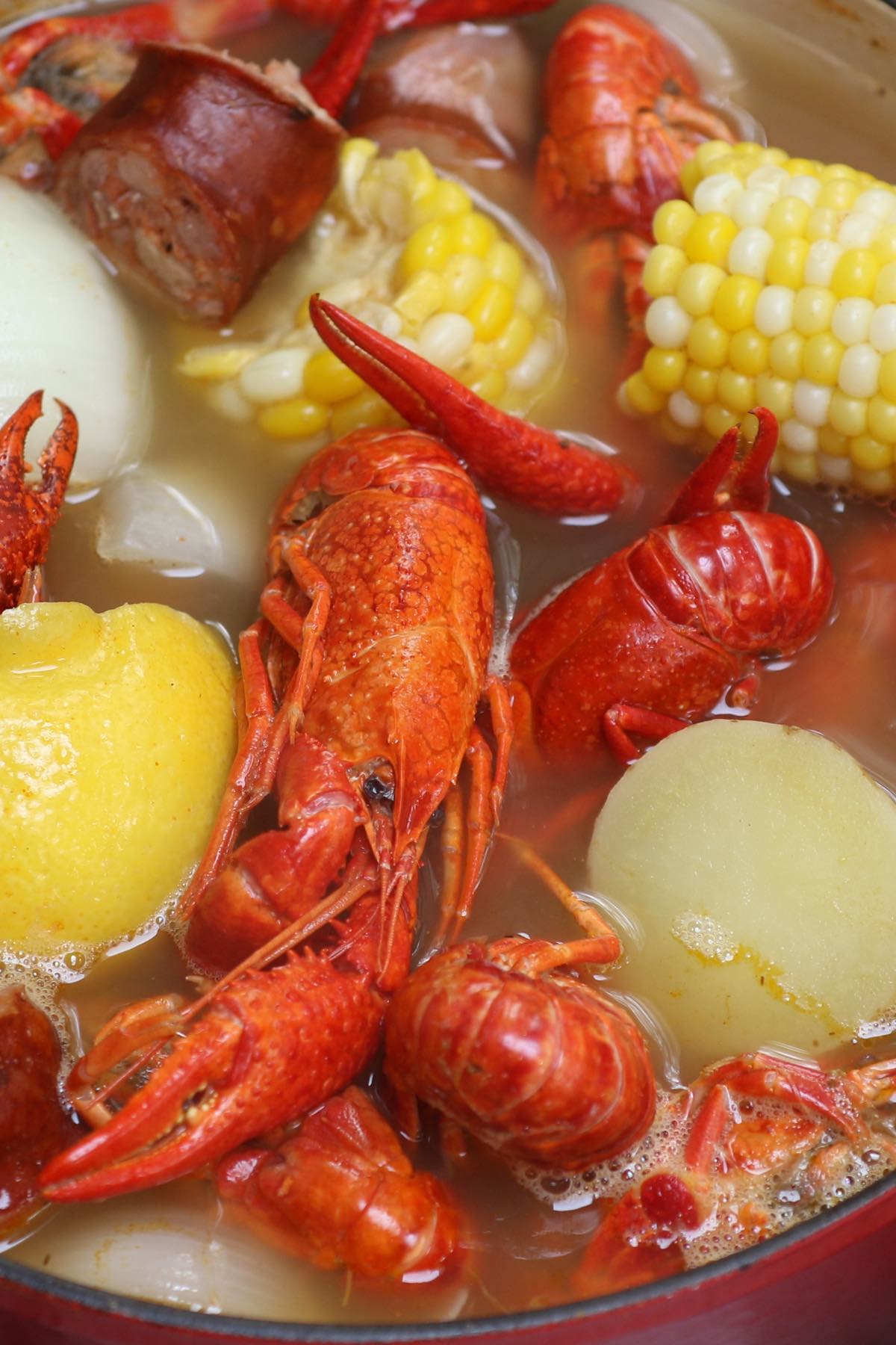 How to Eat Crawfish IzzyCooking