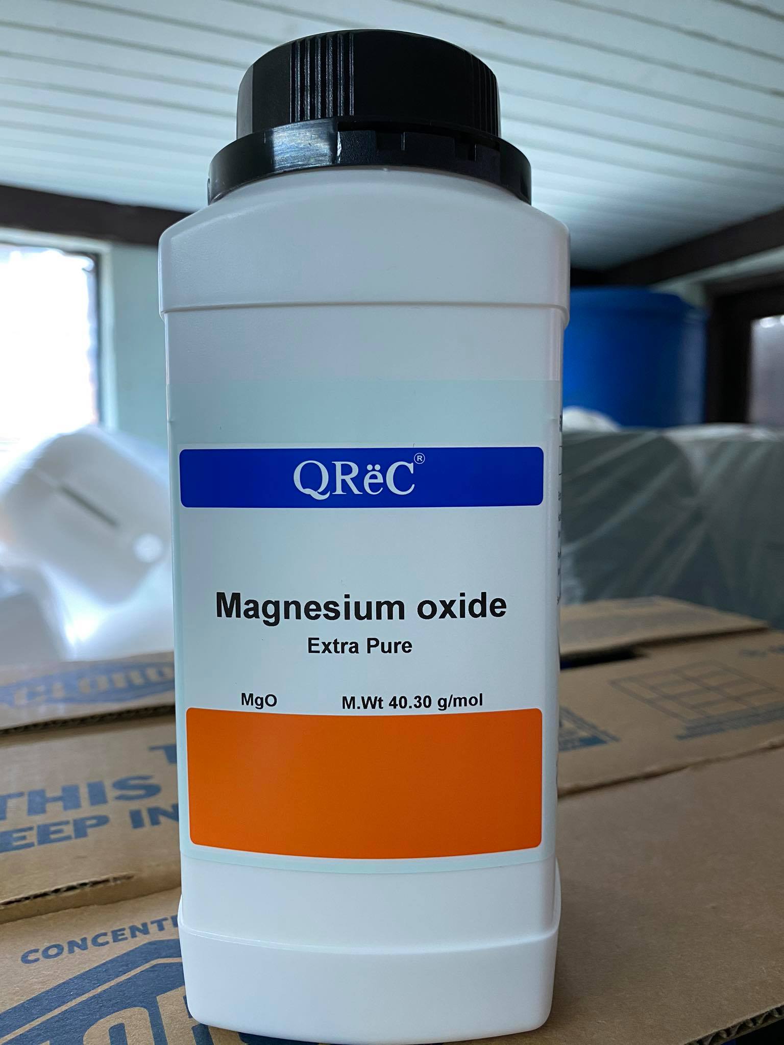 Magnesium oxide Extra pure 98 (500 กรัม/ขวด) ยี่ห้อ Qrec, Newzealand