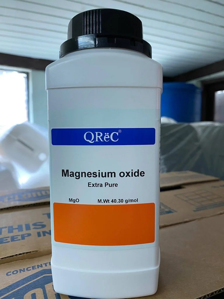 Magnesium oxide Extra pure 98 (500 กรัม/ขวด) ยี่ห้อ Qrec, Newzealand