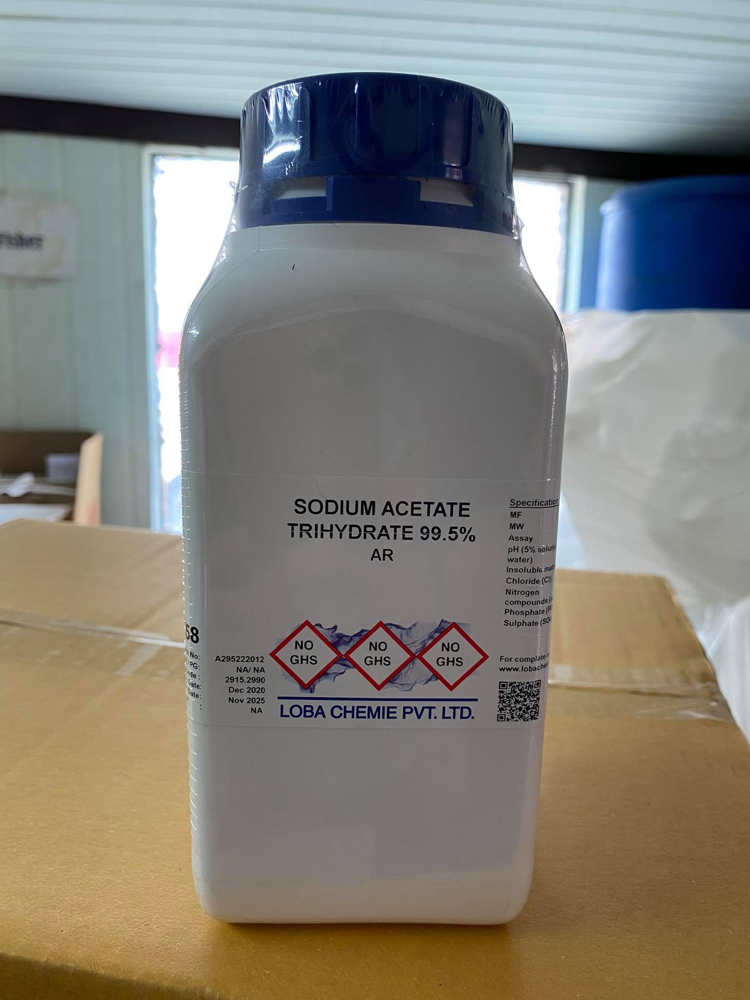 Sodium acetate trihydrate 99.5 AR.grade (1 กิโลกรัม/ขวด) ยี่ห้อ Loba