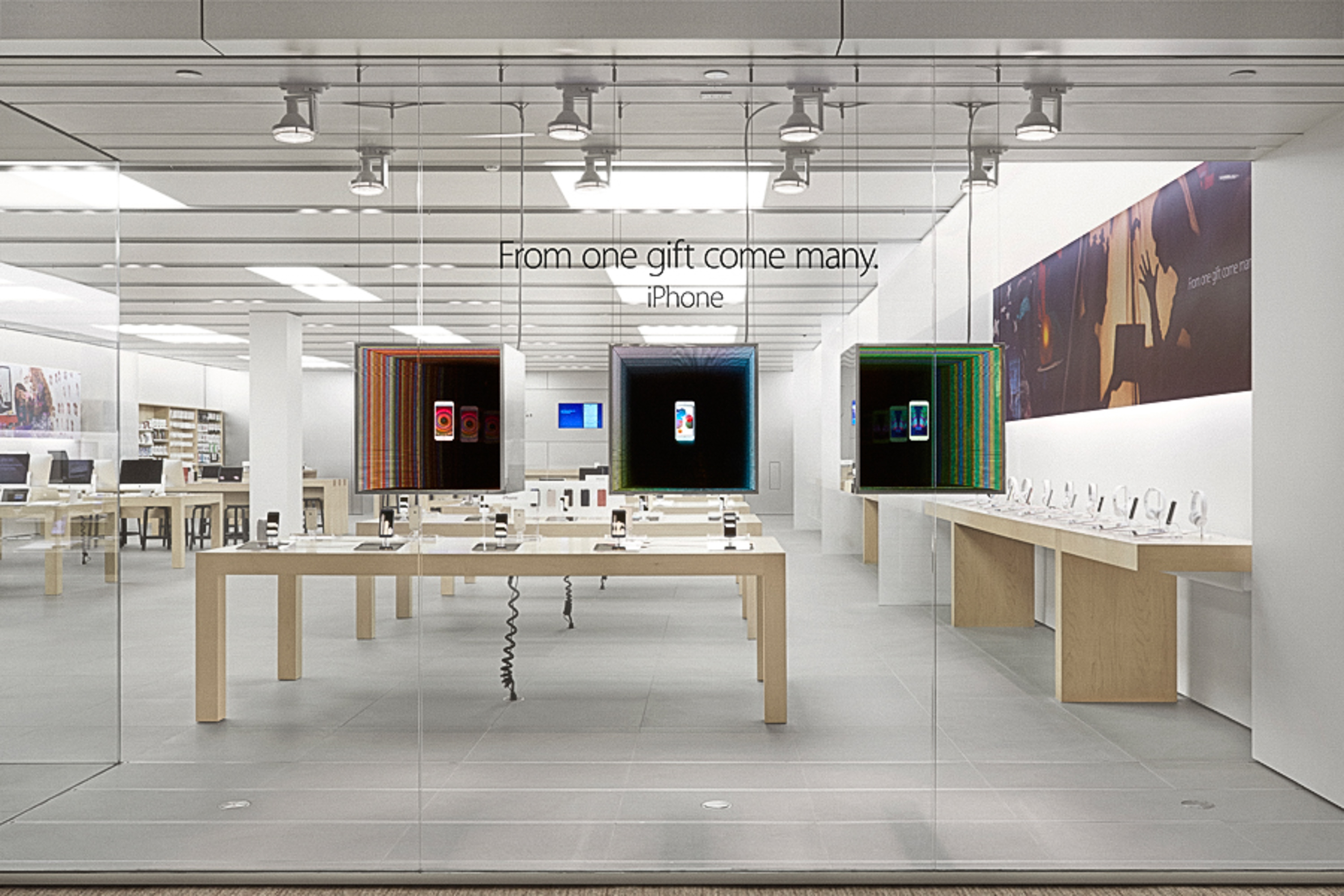 Jak v minulosti vypadaly vánoční Apple Story? Podívejte se Jablíčkář.cz