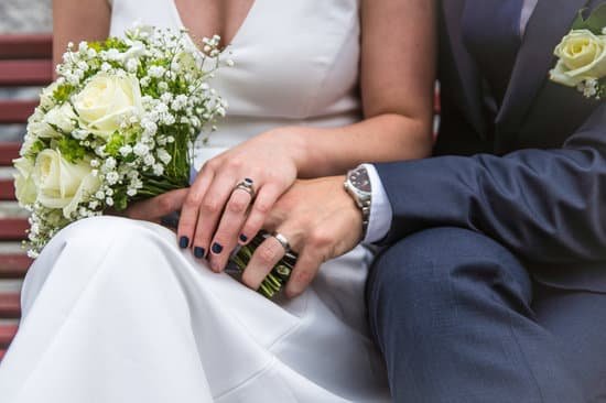 Can i use my married name on my passport? JacAnswers