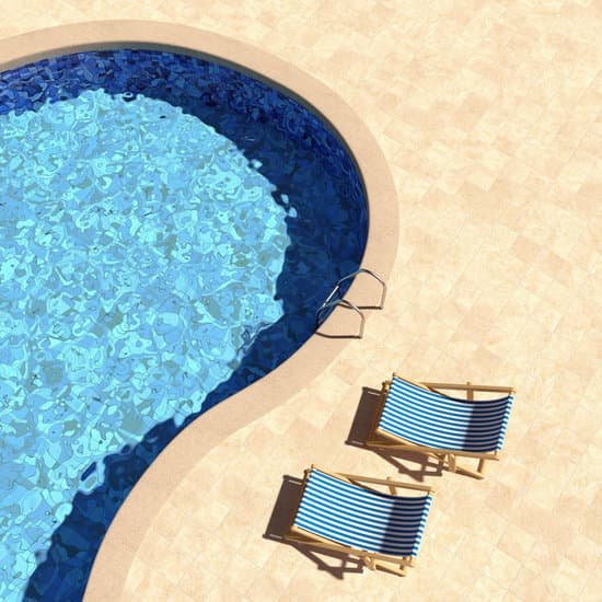 Why is my salt water pool keep turning green? JacAnswers