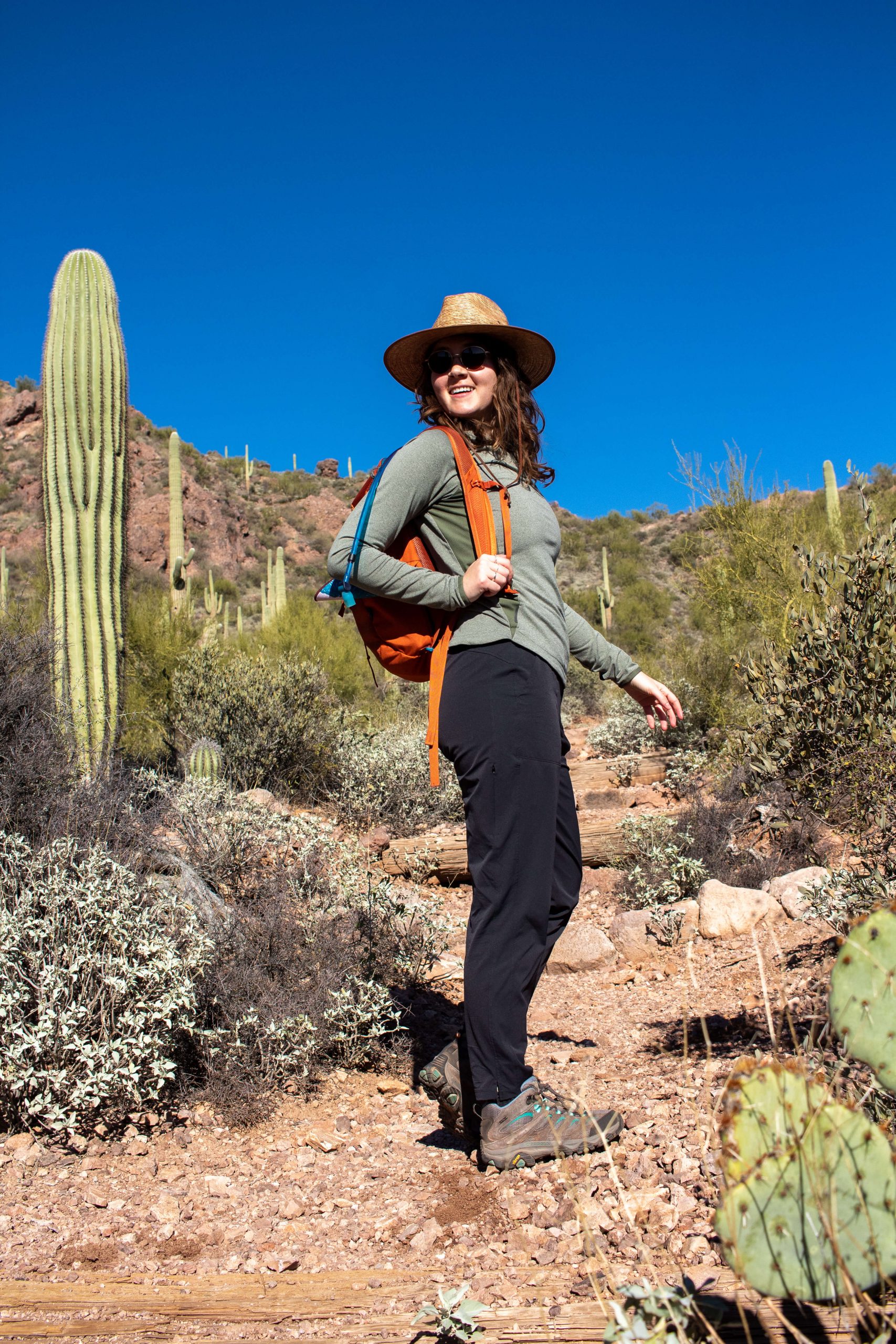 Cute + Practical Hiking Outfits For Women Jacey Out West