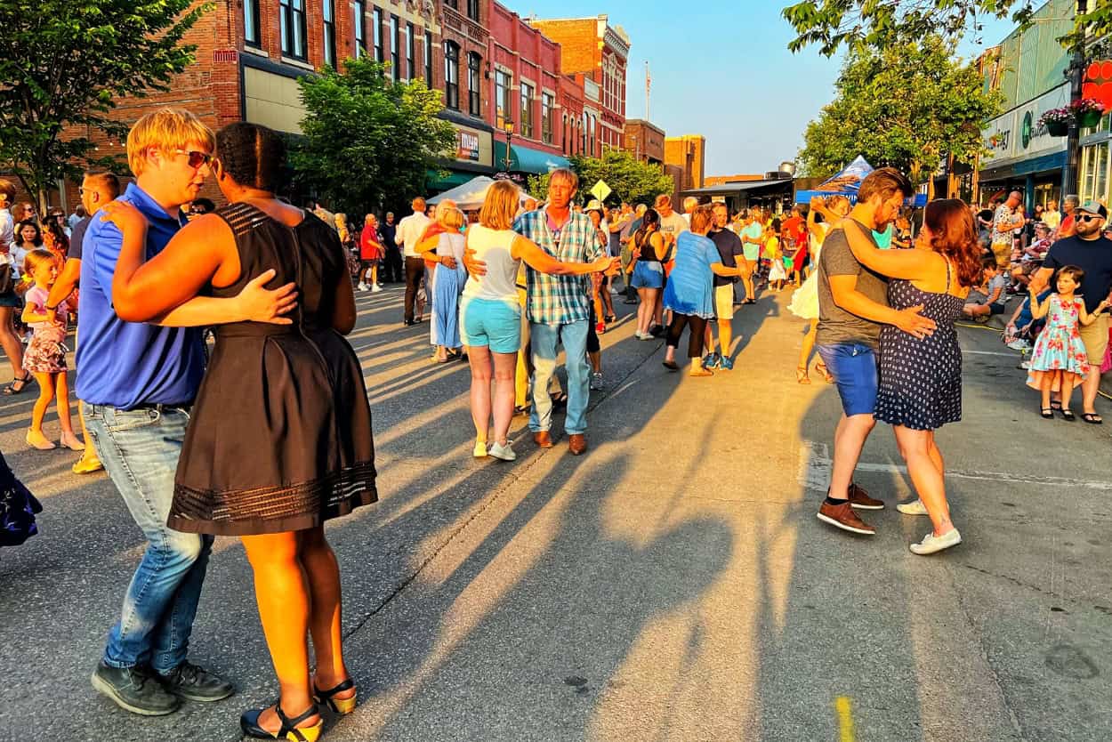 Winona, Minnesota's Summer Street Dances Free Family Fun!