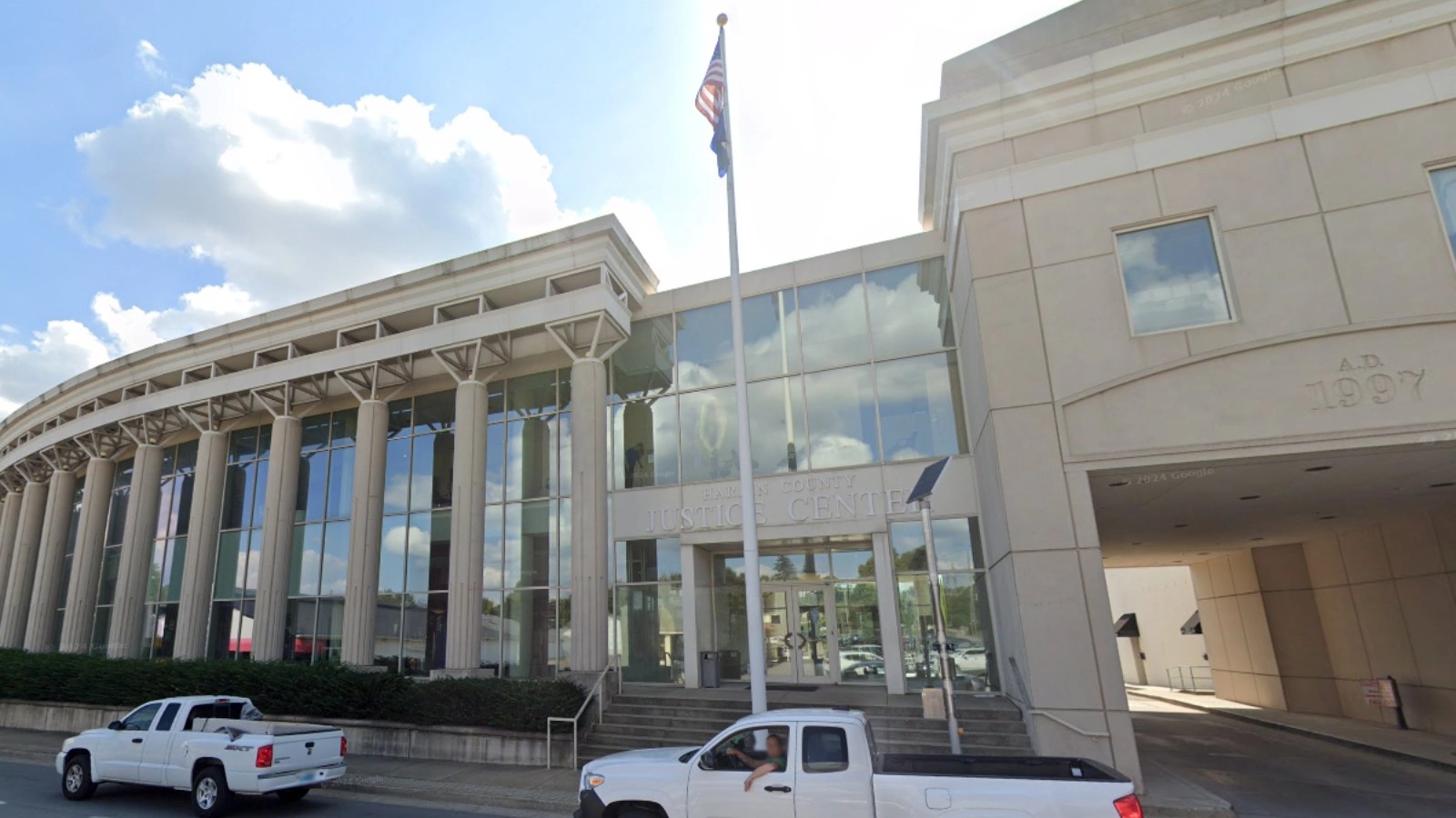 Gunfire Erupts at Kentucky Courthouse Suspect Still on the Loose!