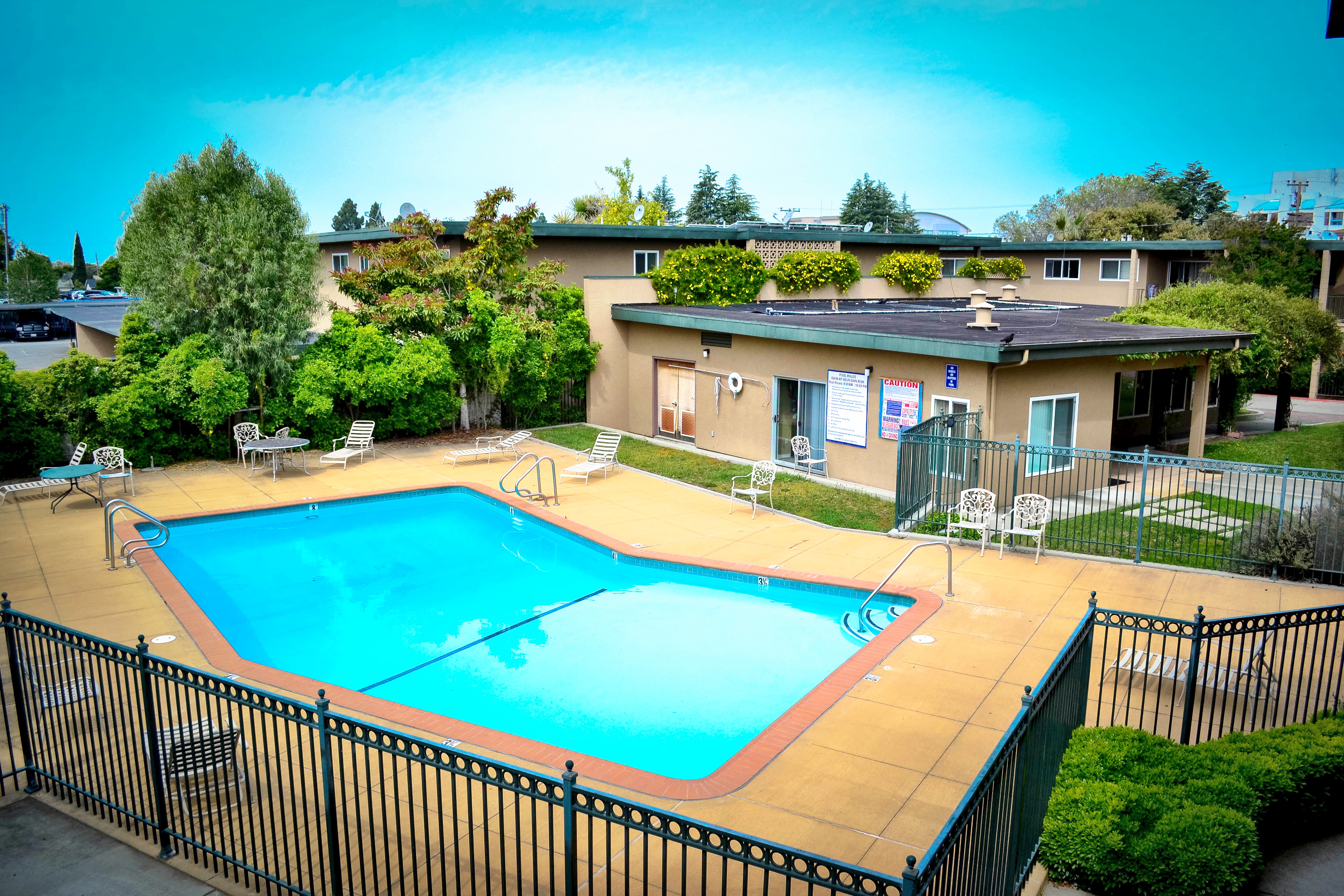 Pool Jackson Arms Apartments