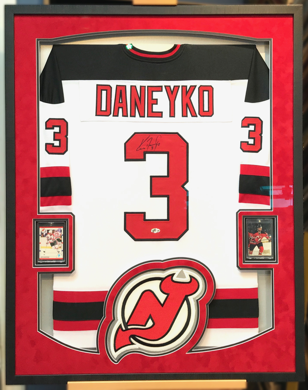 HOCKEY Jersey Framing Jacquez Art & Jersey Framing