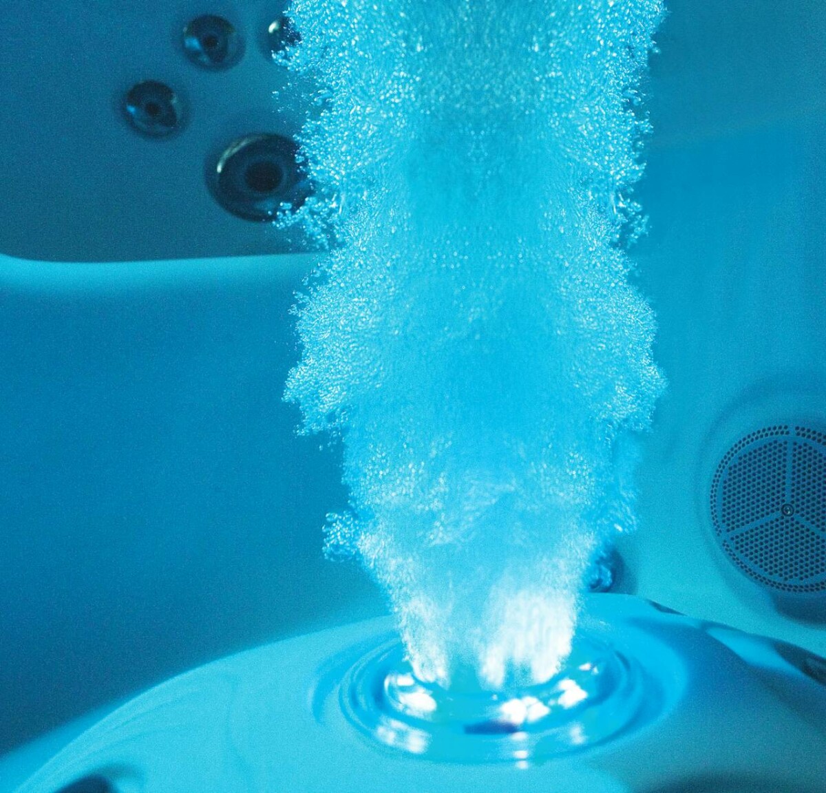 Discover 5 Incredible Hot Tub Features by Jacuzzi®