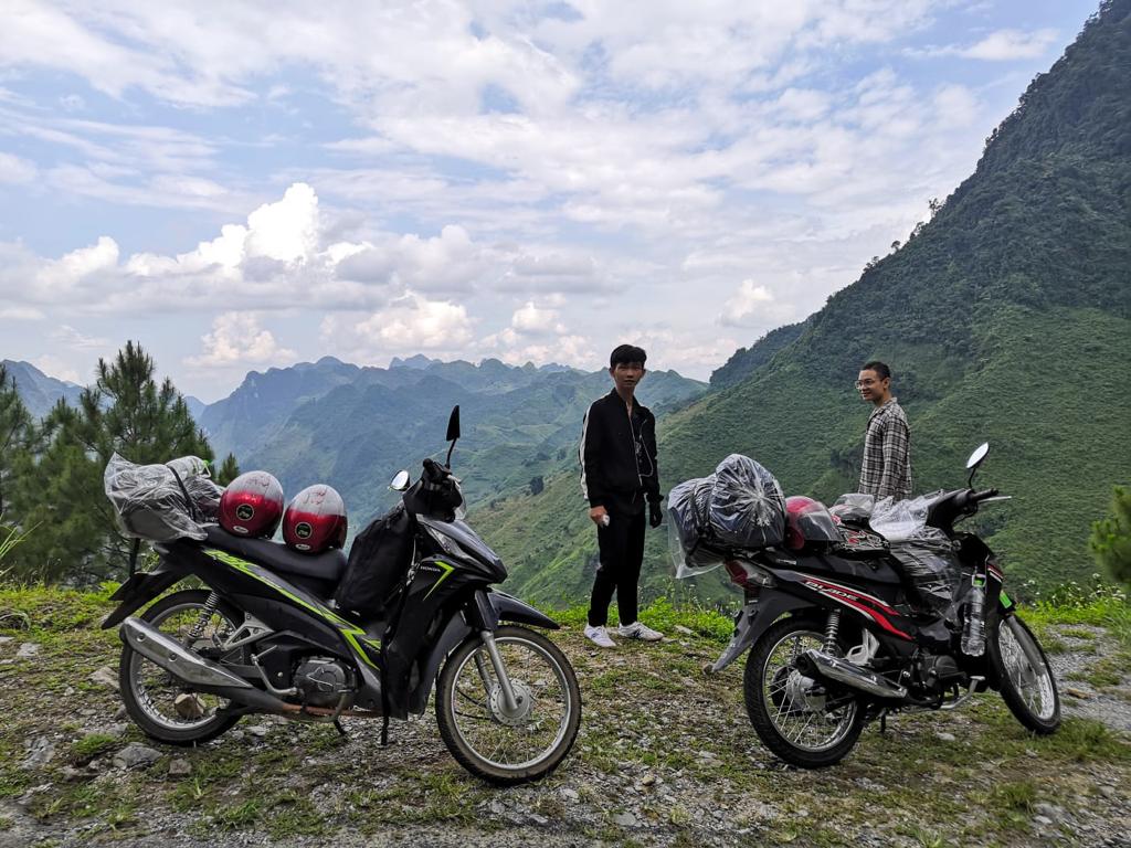 first solo budget trip and the only tour I did. 3 days 2 nights with just 4 (including the 2 tour guides in this picture) of us.