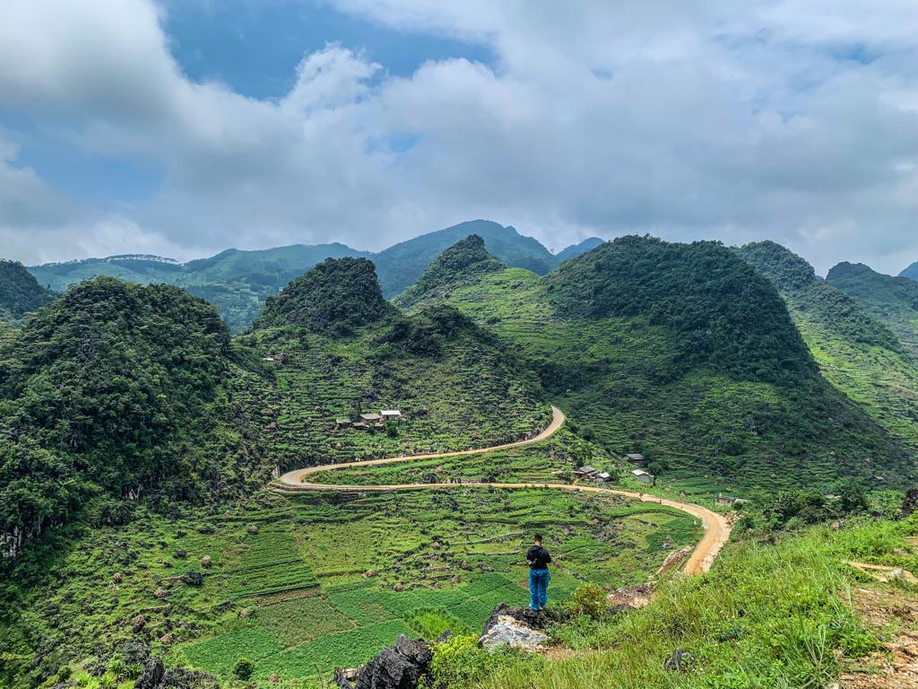 budget travel itinerary - snake road at Ha Giang Loop