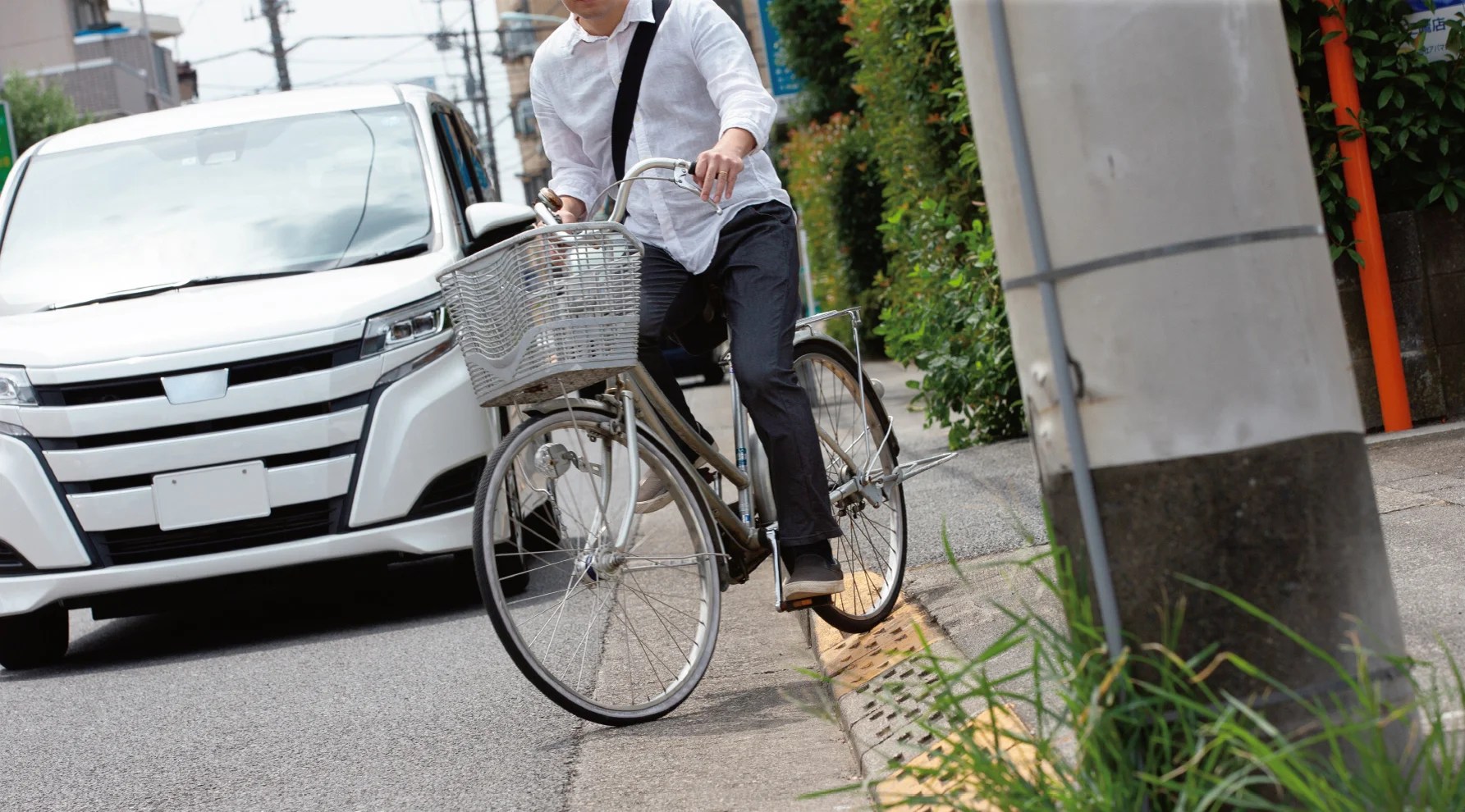 歩道から車道に移った自転車との事故 その危険に気づいていますか？｜JAF Mate Online
