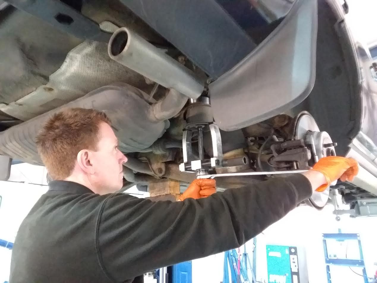 Replacement of rear subframe bushes Range Rover Vogue L322 Jag and