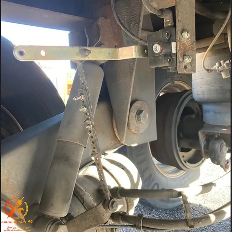 کمک فنرهای فرسوده چه آسیب‌هایی به ماشین می‌زند؟