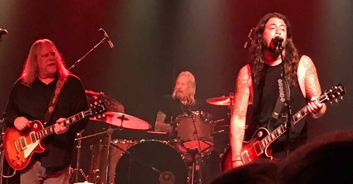 Dave Grohl Christmas Jam 2022 Update: Watch Dave Grohl Join Warren Haynes For Jaw Dropping “Since I've Been Loving You” And More At Surprise Snow Jam