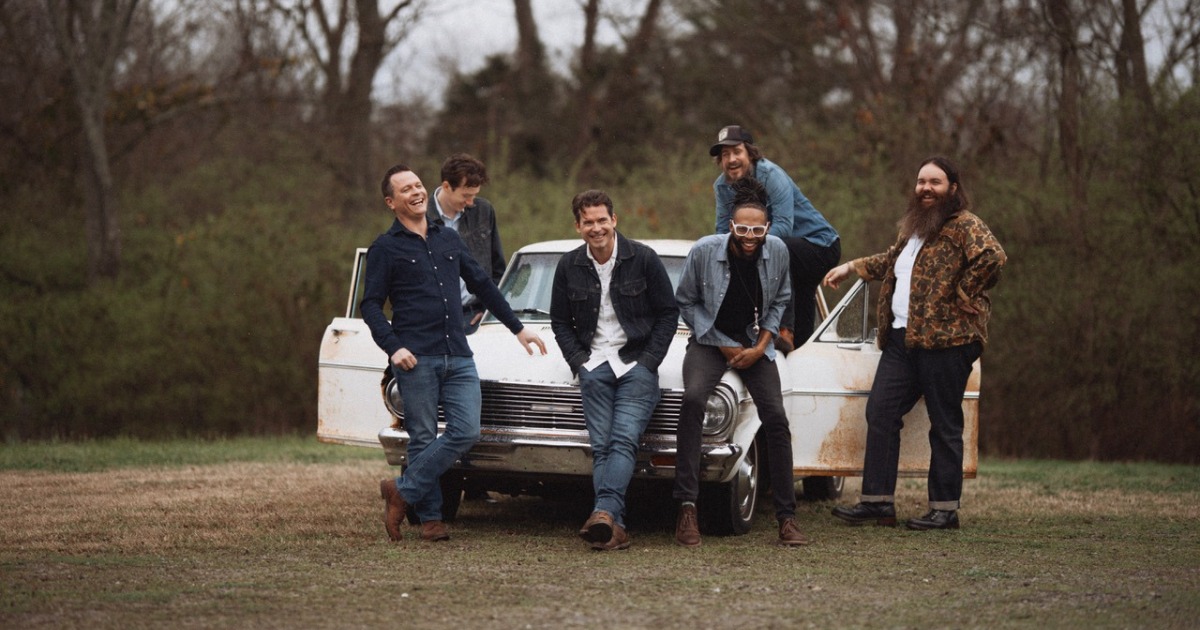 Listen Now Old Crow Medicine Show Share New Holiday Single "Trim This