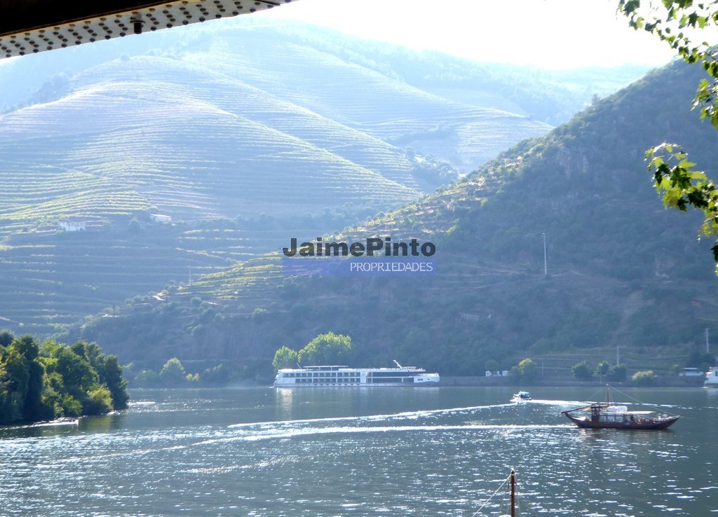 Plot of land with river Douro view for construction of villa. Portugal
