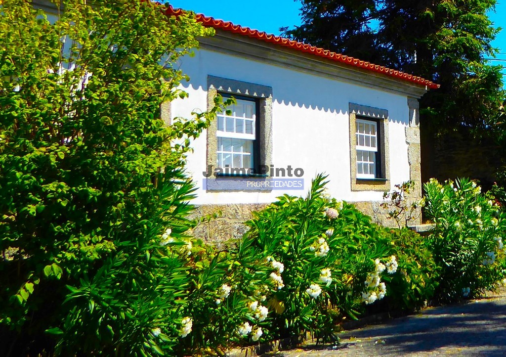 Houses, farm, swimming pool, residential complex. Portugal, Viana do