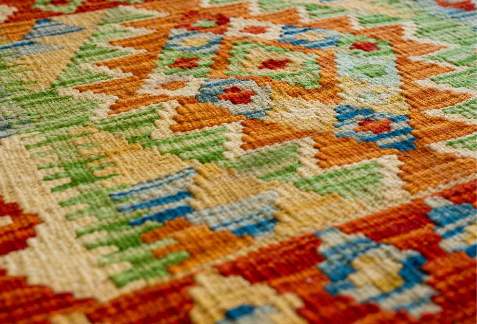 IDENTIFYING THE ORIGINS OF AN ORIENTAL RUG James Barclay