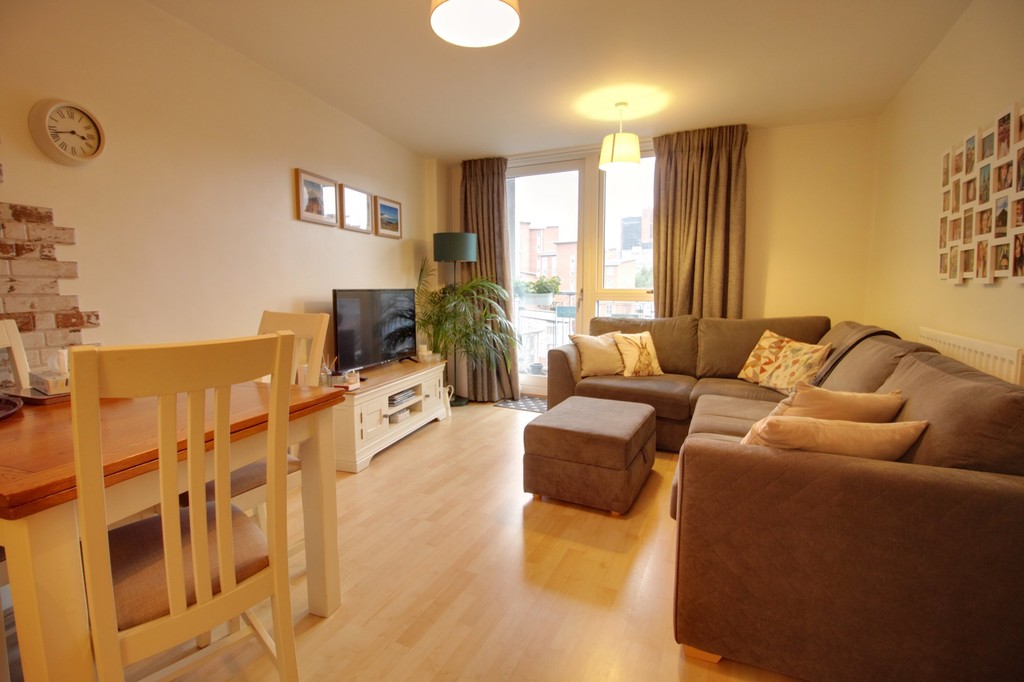 2 Bedroom Apartment For Sale in Park Central Birmingham City Centre