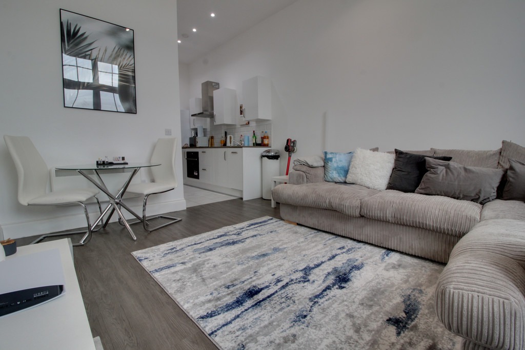 1 Bedroom Apartment For Sale in Crocketts Lane Smethwick James