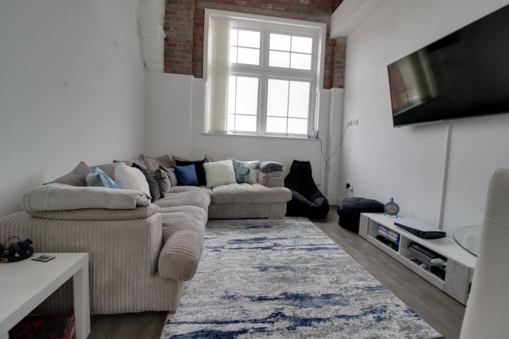 1 Bedroom Apartment For Sale in Crocketts Lane Smethwick James