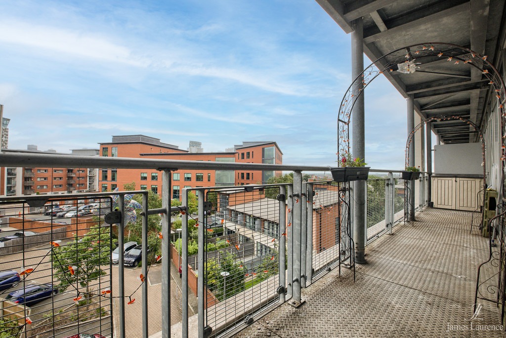2 Bedroom Apartment For Sale in Park Central Birmingham City Centre James Laurence Estate Agents