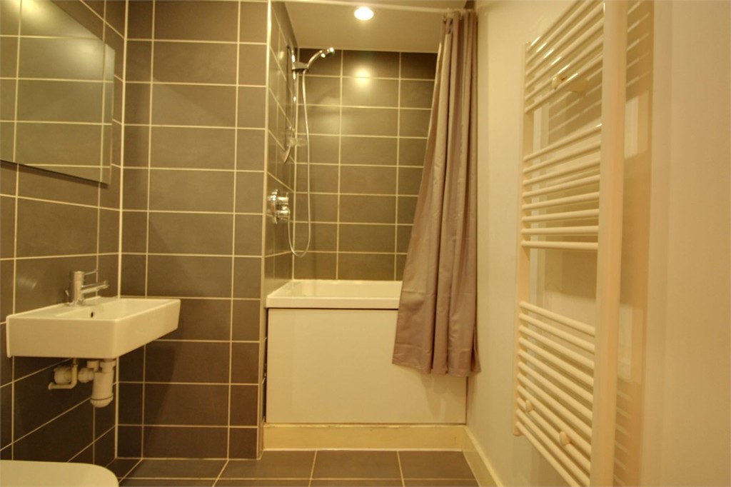 1 Bedroom Apartment To Let in 1 Clive Passage, Birmingham James Laurence Estate Agents