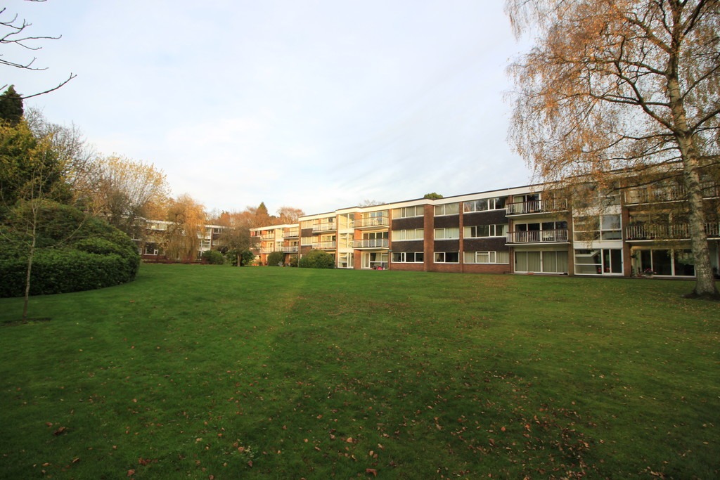 2 Bedroom Flat For Sale in Augustus Road, Birmingham James Laurence Estate Agents