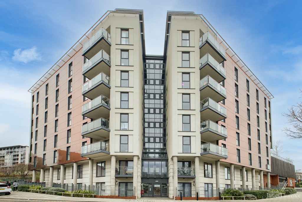 2 Bedroom Apartment For Sale in Park Central Birmingham City Centre James Laurence Estate Agents