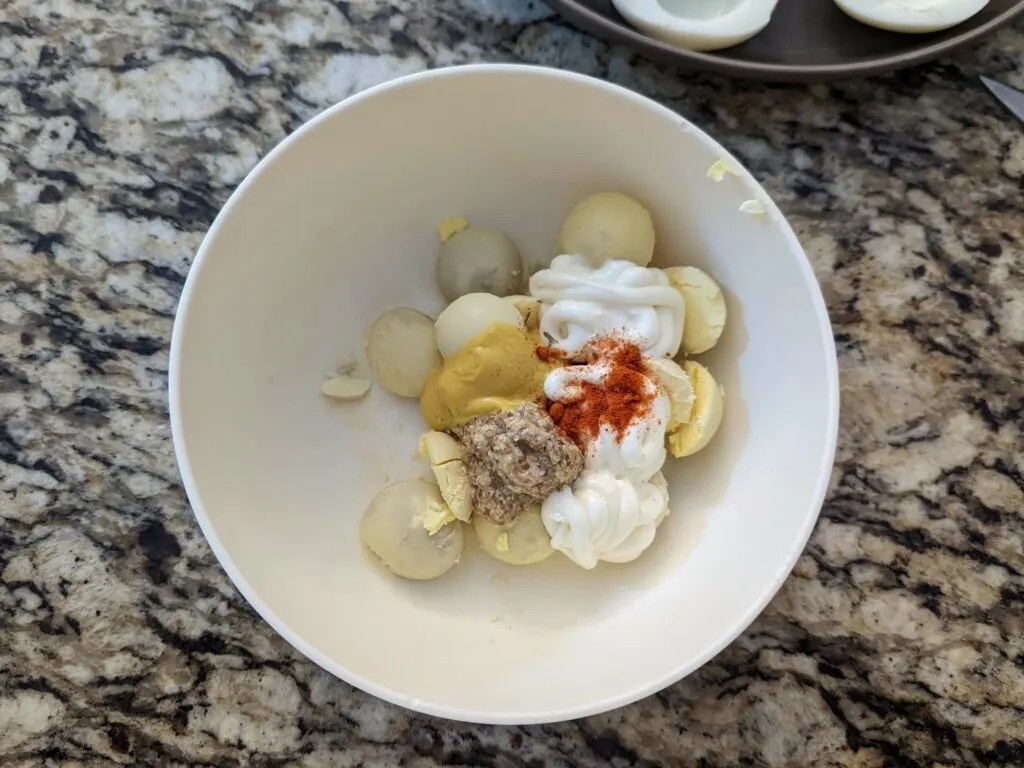 Best Deviled Eggs Without Vinegar (5 Main Ingredients)