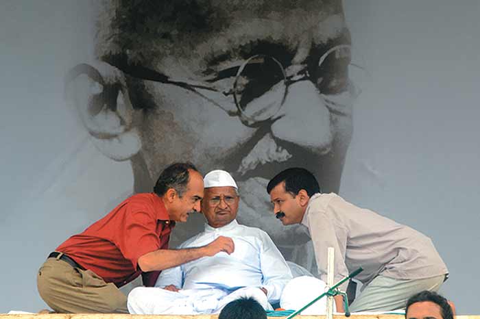 अन्ना आन्दोलन के पीछे आरएसएस का हाथ कहकर भूषण ने की दिग्विजय के आरोपों की पुष्टि