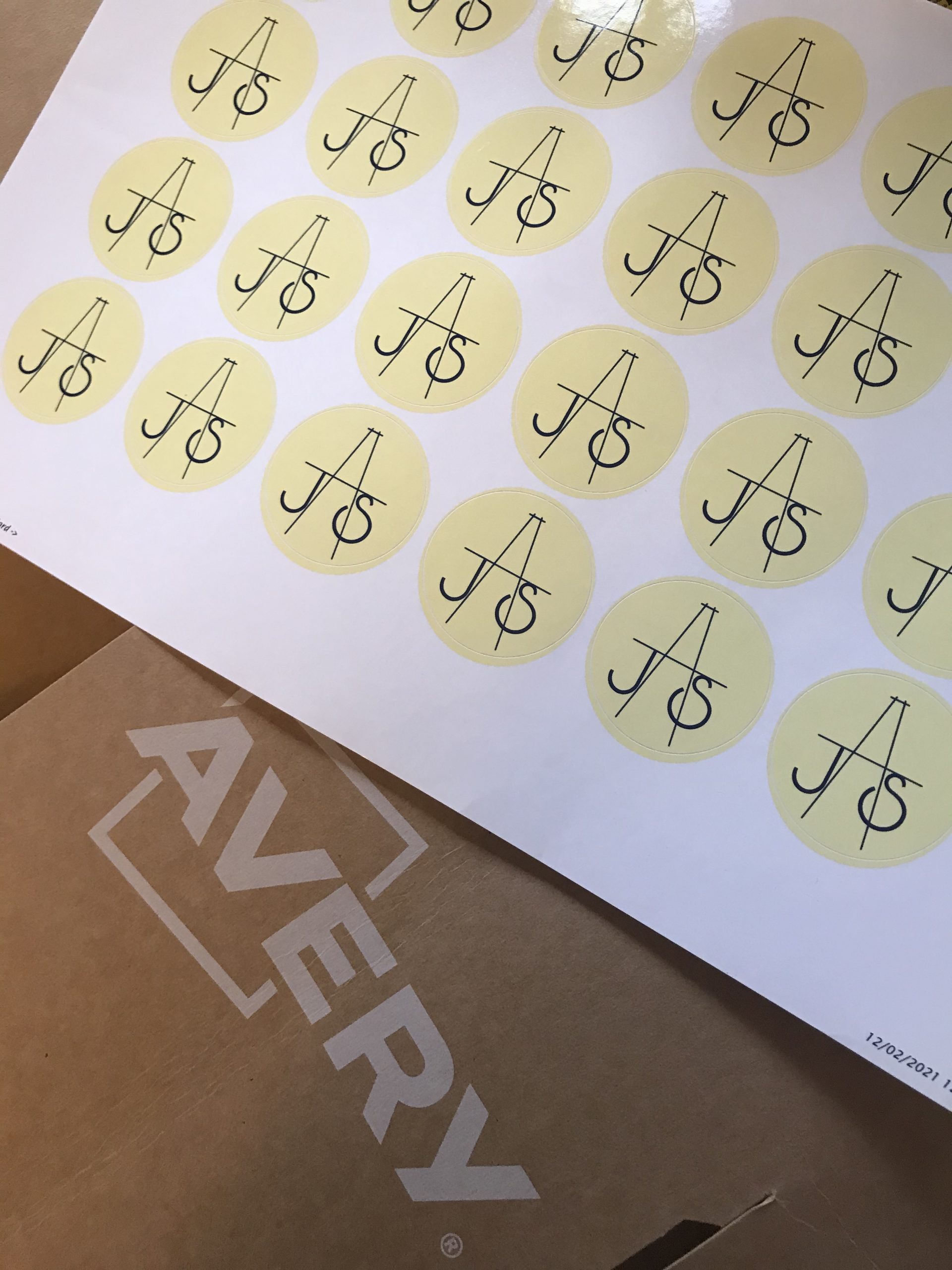 Avery Logo labels