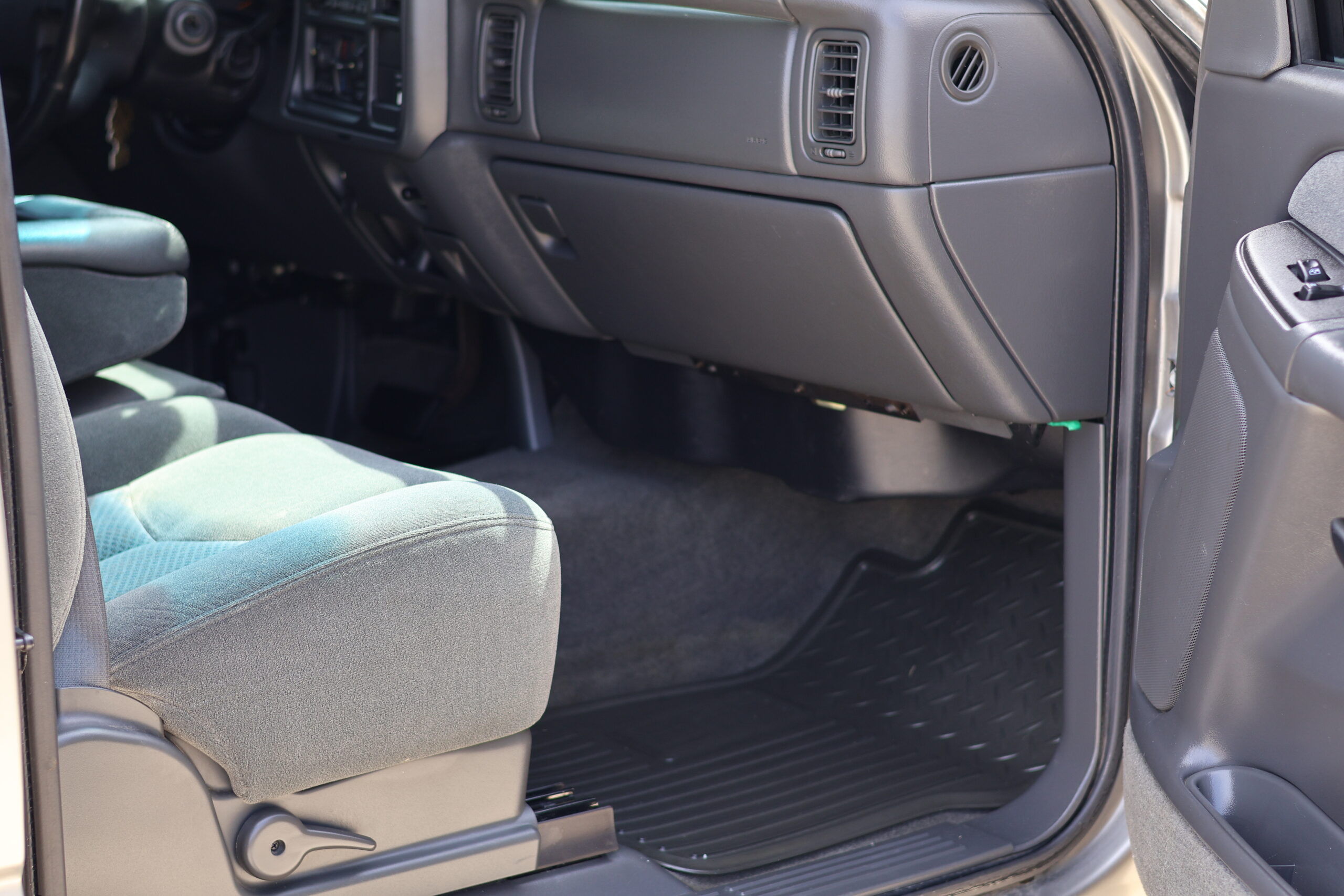 2003 Chevrolet Silverado 1500 Single Cab Short Box (5.3L V8) J