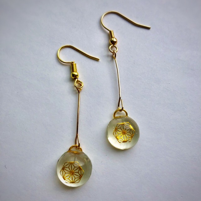 Japanese style earrings Connect Japan and the world by sharing