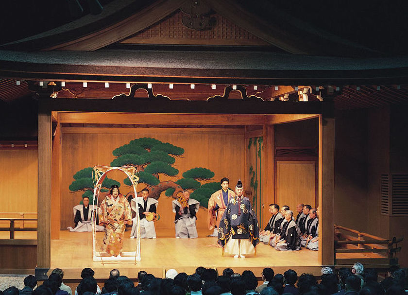 Noh theatre, Symbols of Presence in the Japanese Culture