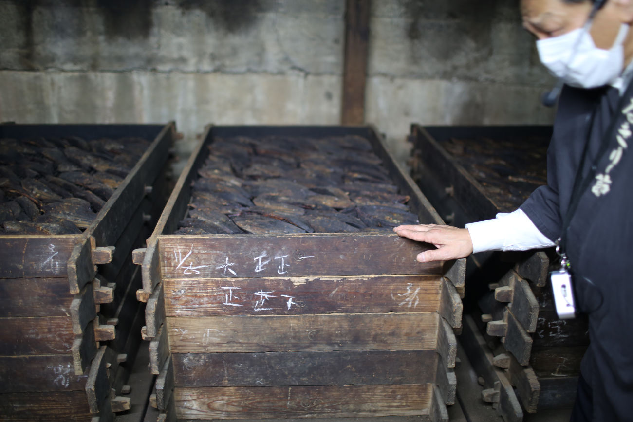 Le Katsuobushi fumé au bois, une pratique japonaise en voie d’extinction