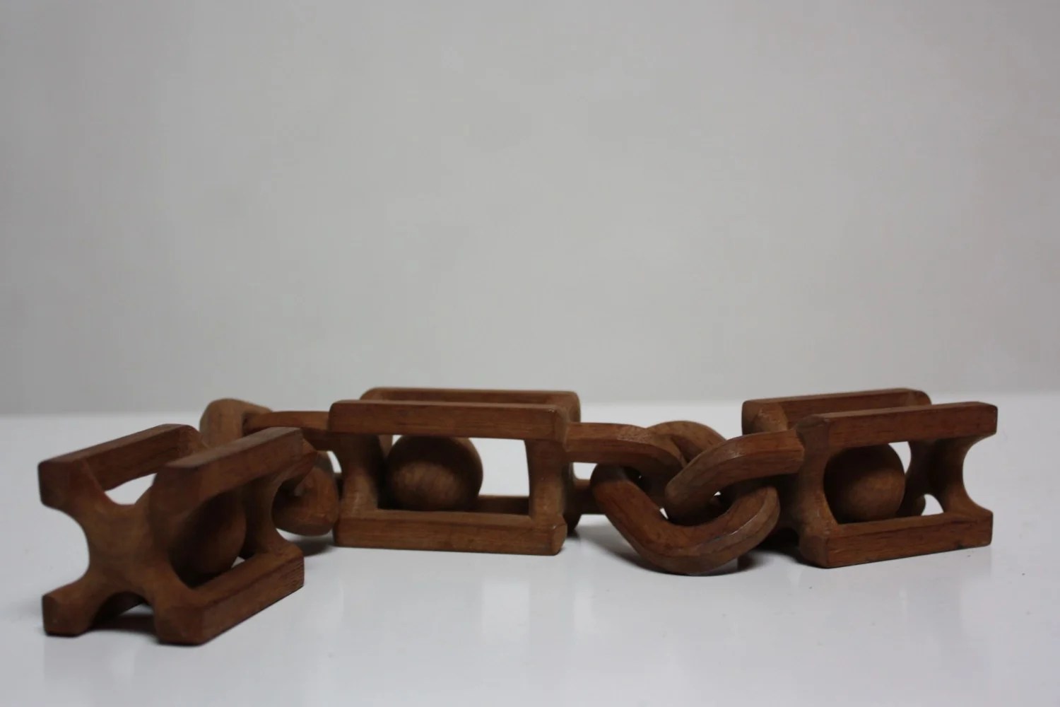 Mid20th Century Primitive HandCarved Wooden ‘Chain’ Jarontiques