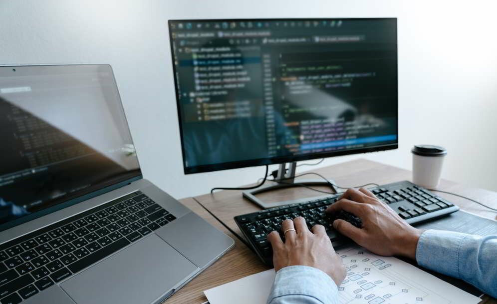 How To Set Up Your Desk As A Programmer For Maximum Productivity