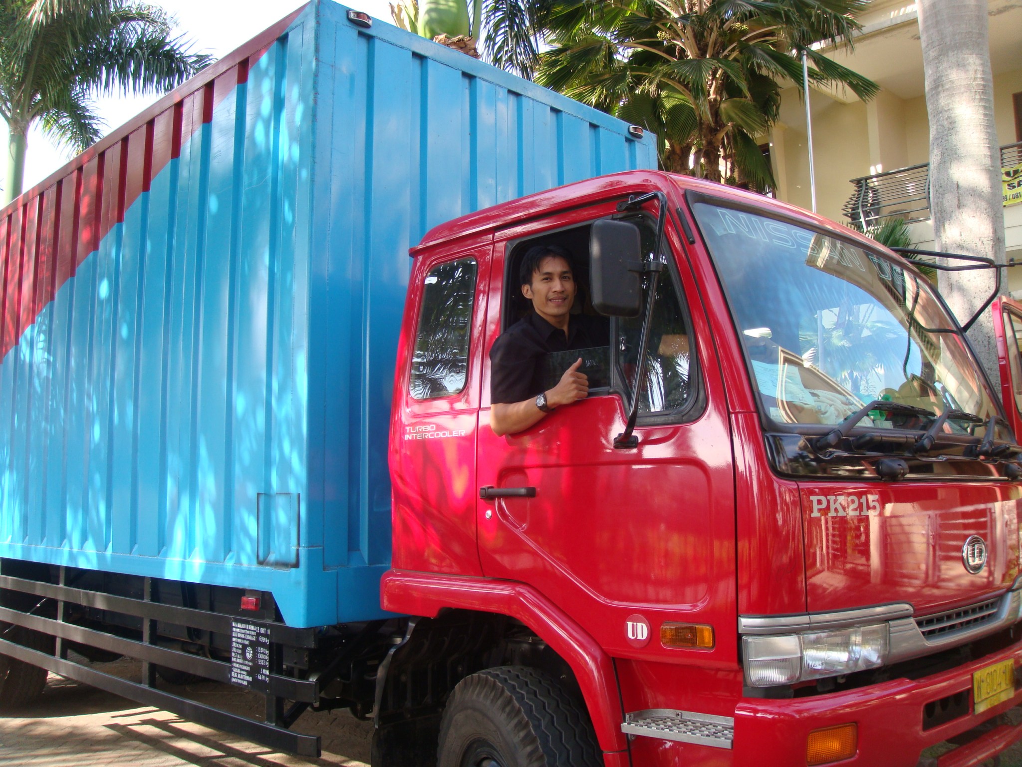 Jasa Transportasi Charter Truck Box Truck Bak Terbuka Truck CDE