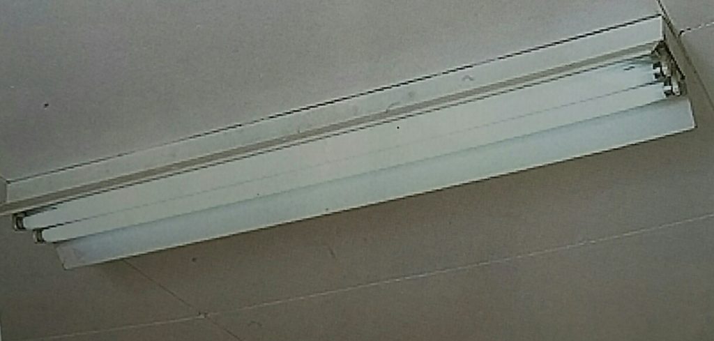  Mengganti Lampu Rusak - Jayawan 