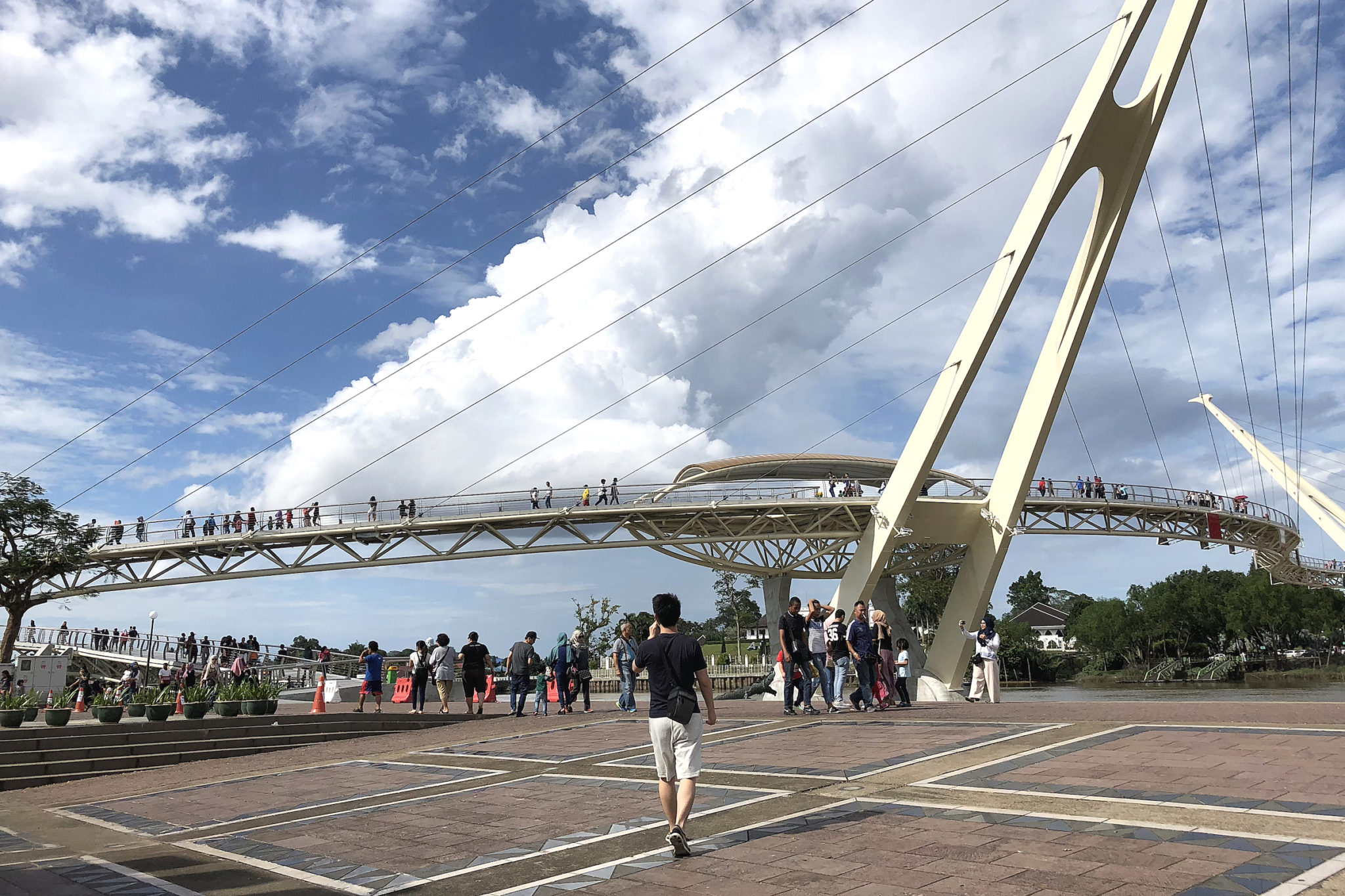 Waterfront Bridge 2 / Kuching Jayndee