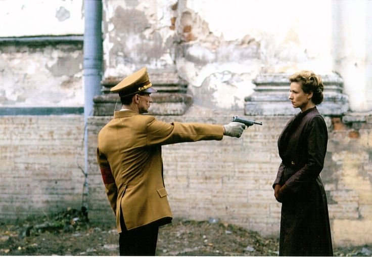 DER UNTERGANG (DOWNFALL) (2004) GRIPPING TALE OF HITLER’S FINAL DAYS