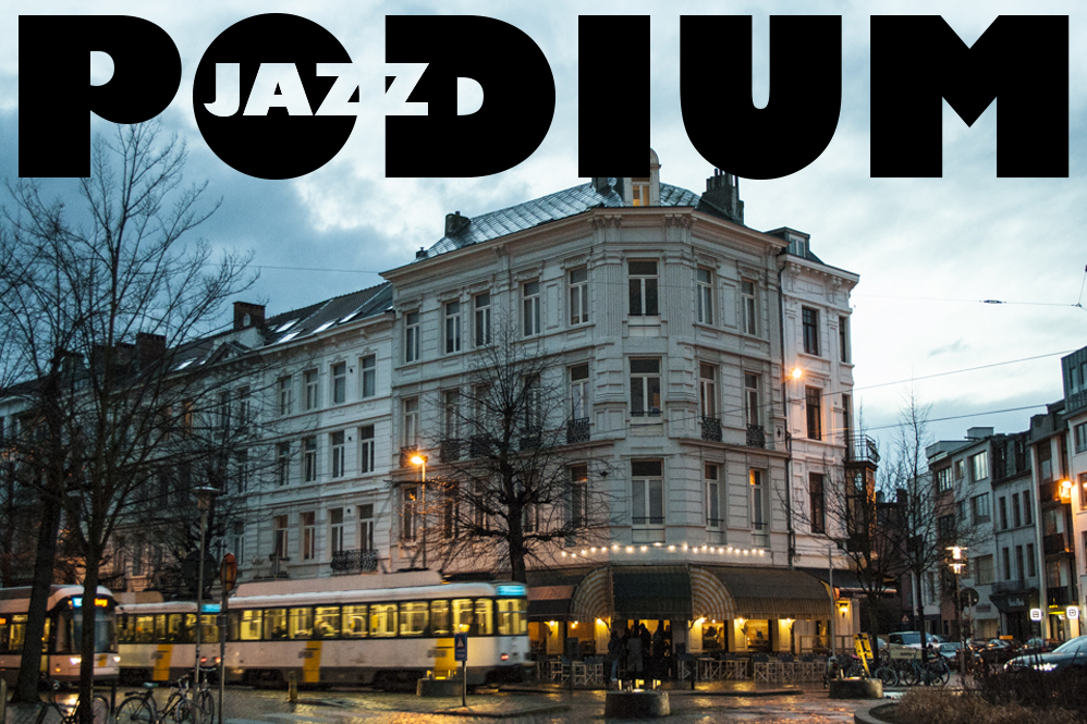 Café Hopper grote huiskamer met muzikale historie