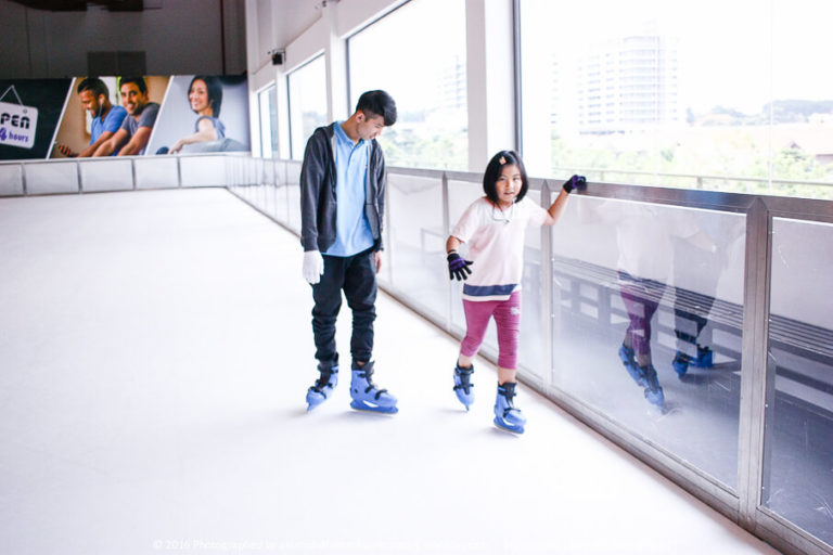 How to travel to Skating rink Austin Heights and Paradigm Mall Ice