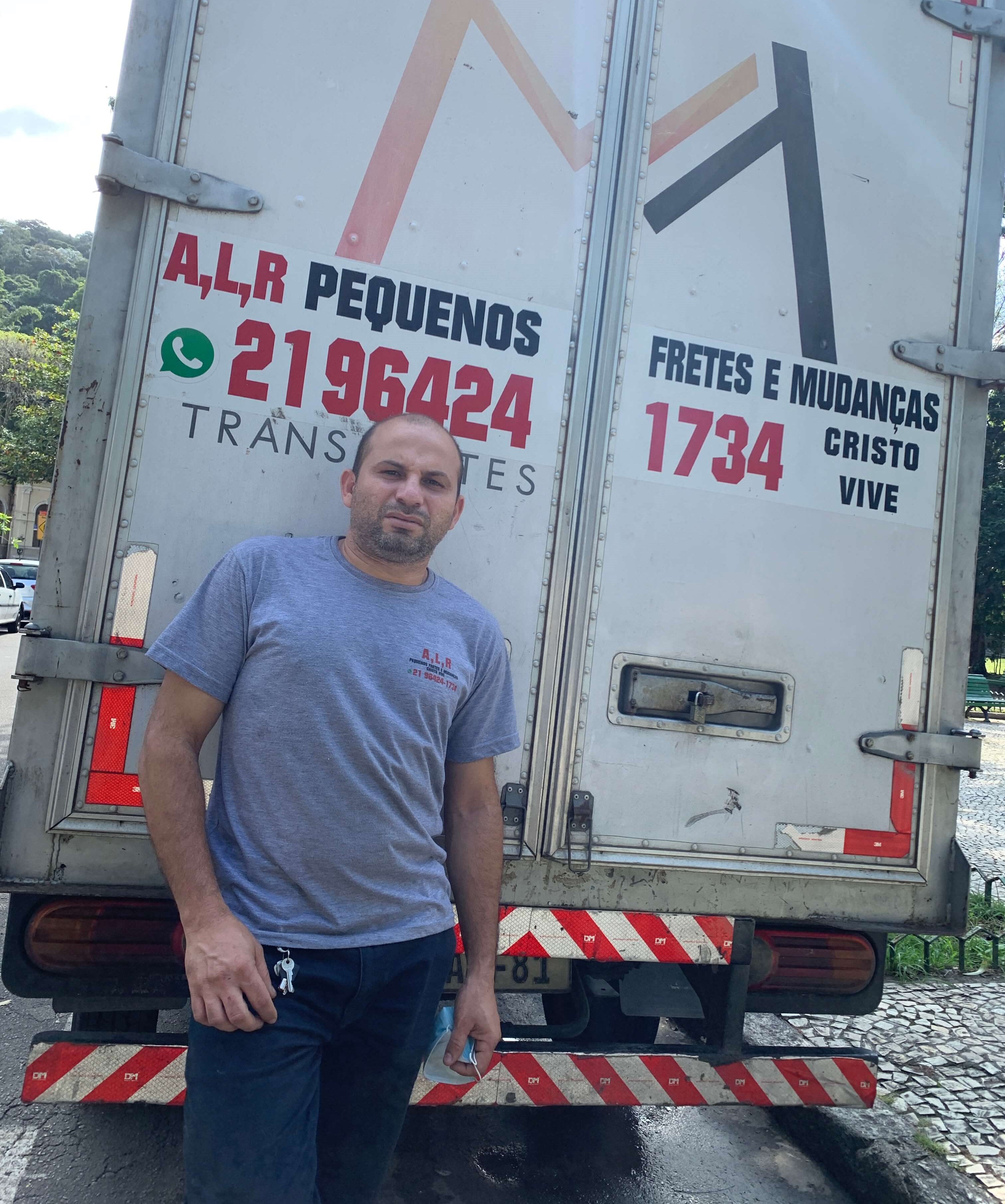 NOVOS CAMINHOS PARA OS FRETES JB em Folhas