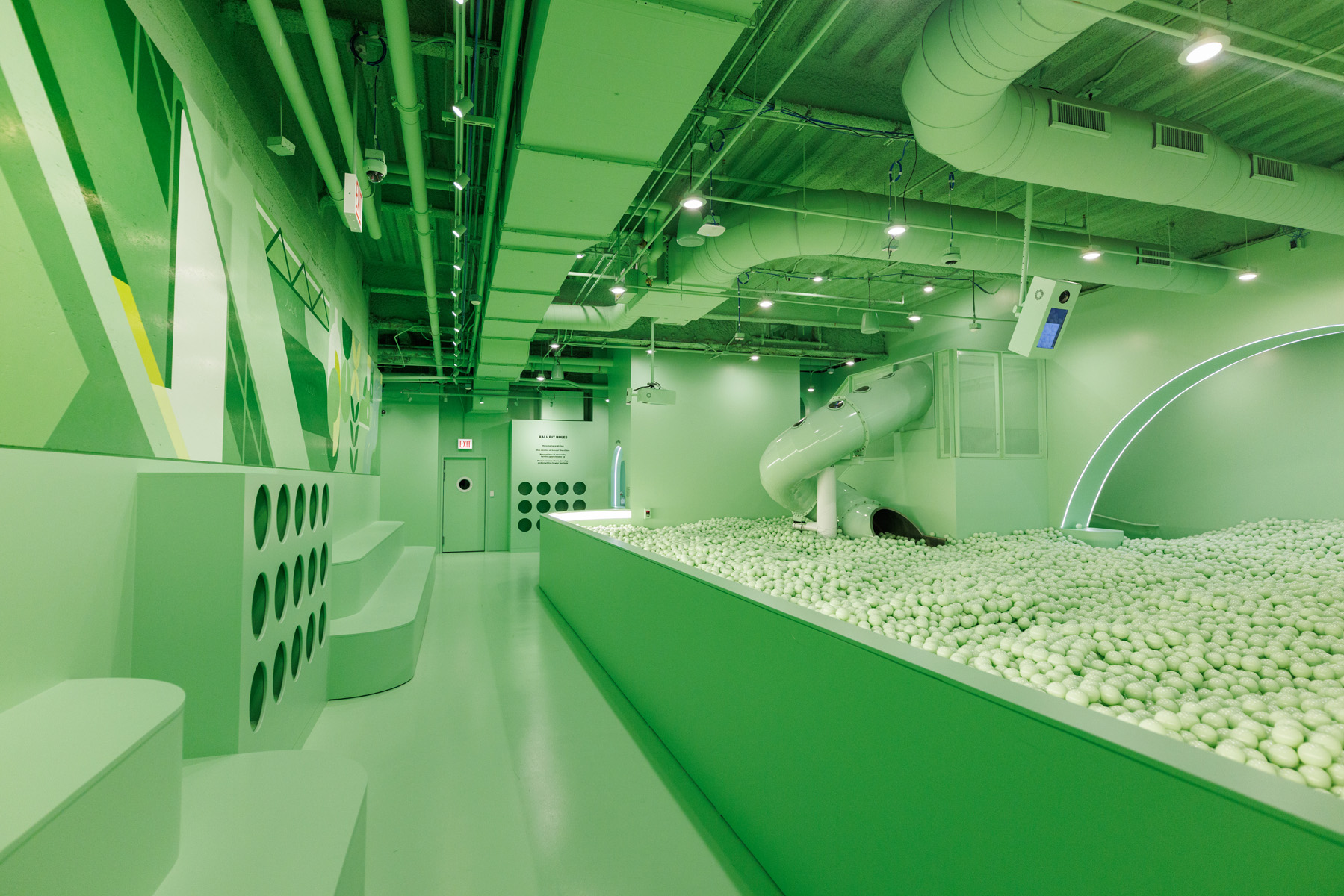 Chicago's Color Factory Built by J.C. Anderson Opens in Willis Tower