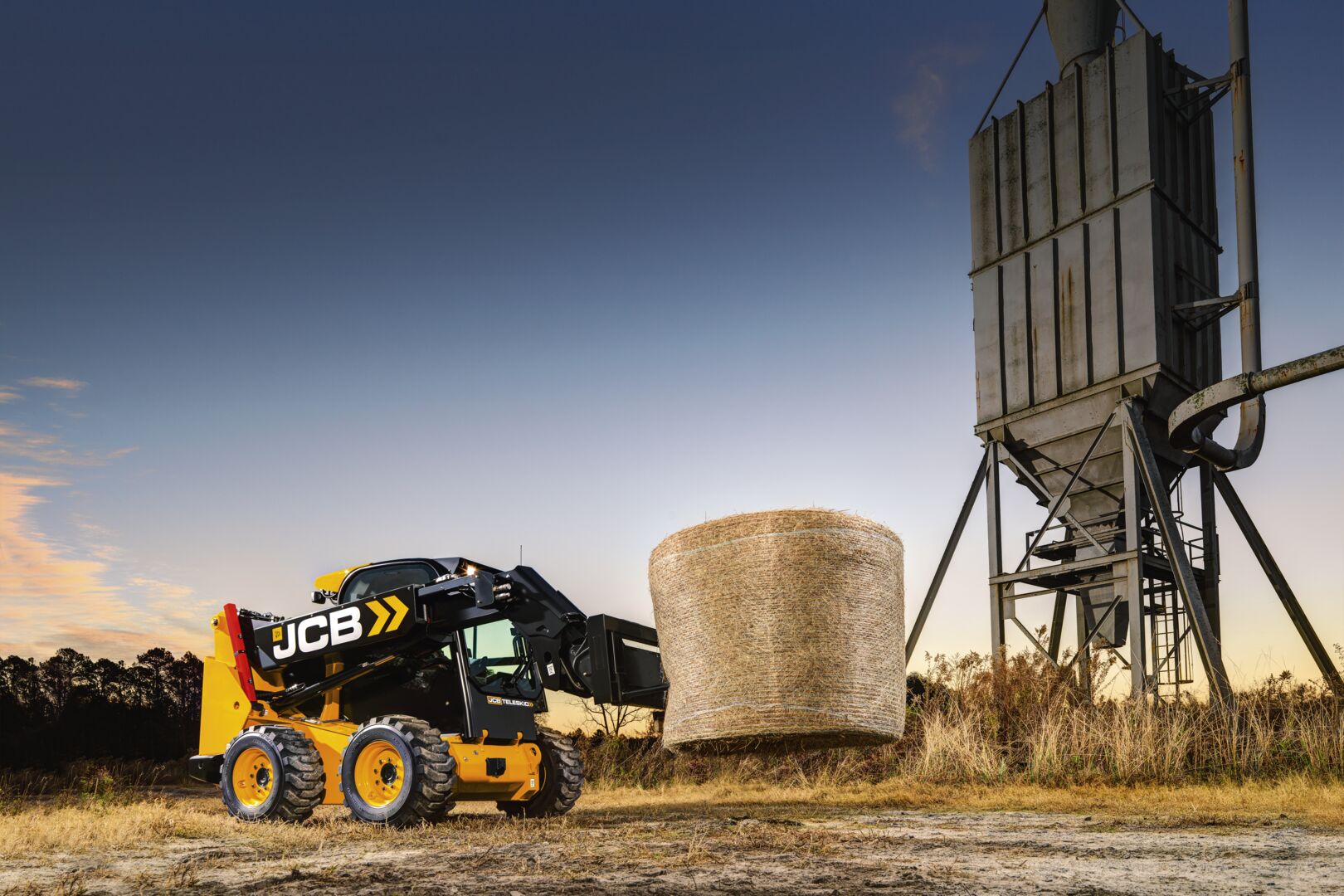 JCB Teleskid is the first skid steer or loader with a telescopic boom